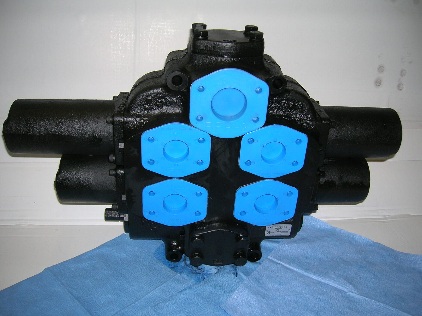 MVT150 directional control valve with cyan-painted port covers, front face