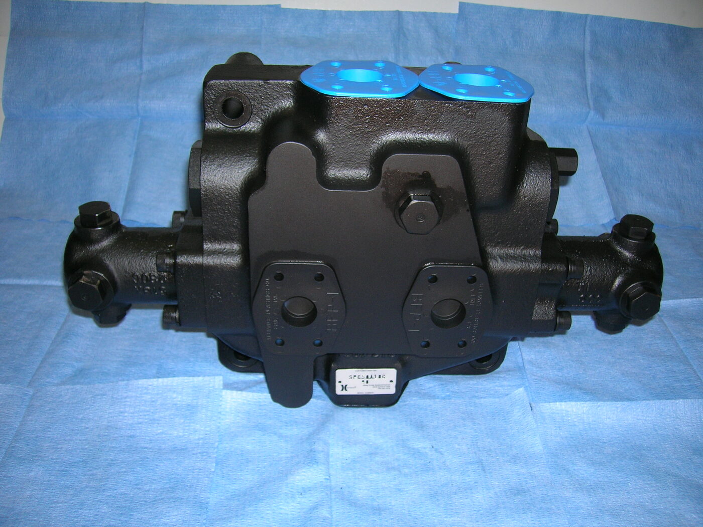SPC50A7 valve variant with cyan port covers