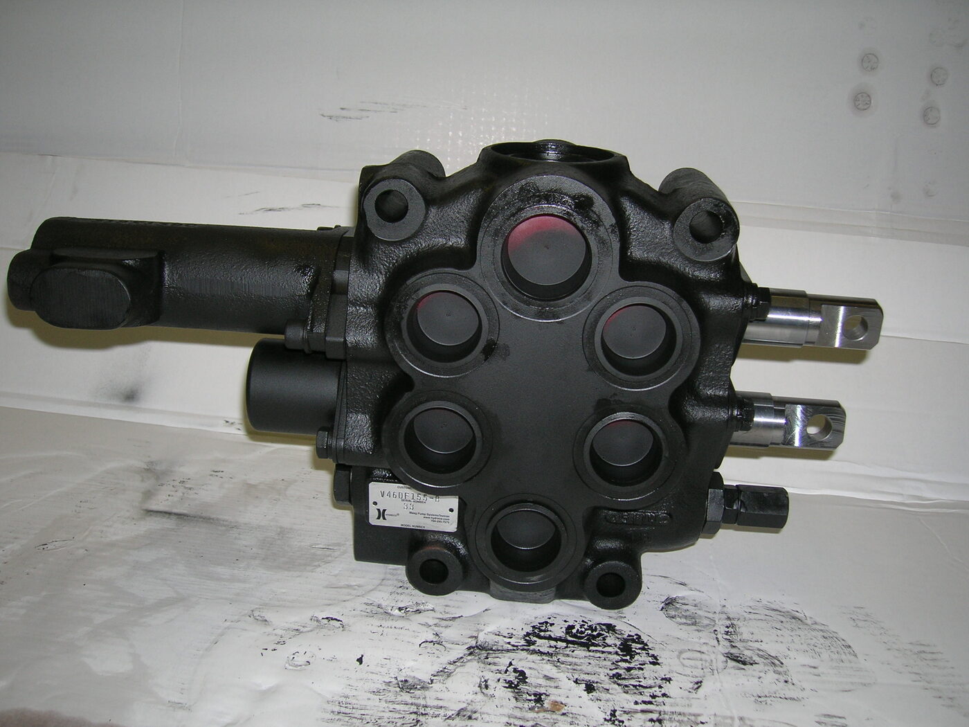V46DF155-A variant with eight precision-bored work ports