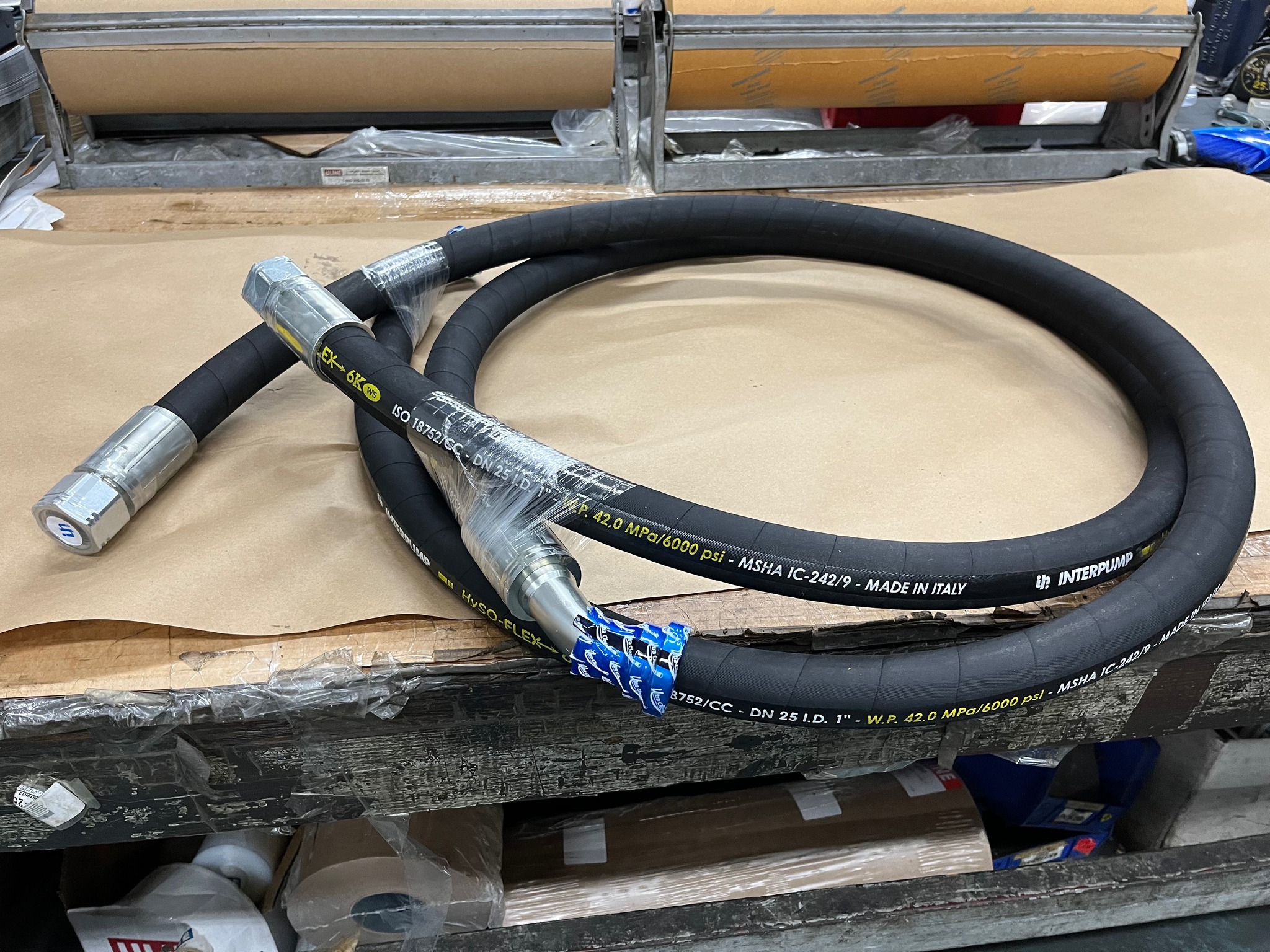 Custom hydraulic hose assembly with fittings